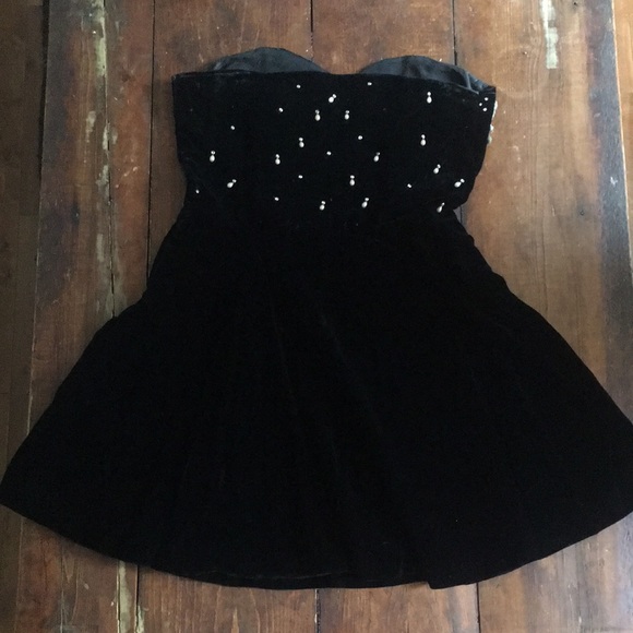 Vintage Black Velvet Cocktail Dress - Picture 7 of 8